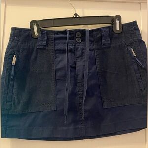 Abercrombie and Fitch cargo mid rise navy skirt Size:S